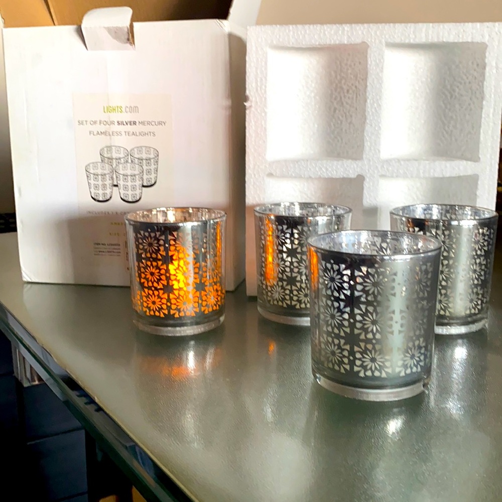 Set of 4 silver mercury flameless tealights